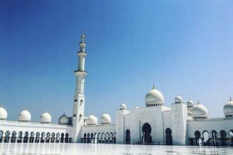 Grande Moschea di Abu Dhabi in un giorno