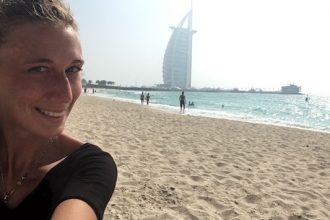 Selfie con la Vela di Dubai in un Giorno