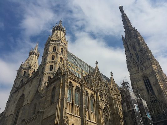 Il tetto colorato del Duomo di Santo Stefano di Vienna